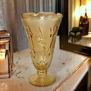 Vintage Jeanette Glass Iris Iridescence Herringbone Carnival Flower 9” Vase